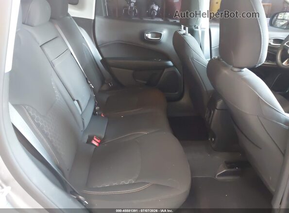 3C4NJCAB9JT405606 2018 JEEP COMPASS Серебряный Вид наклейки с VIN-кодом