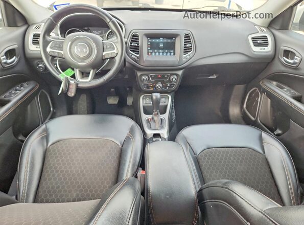 3C4NJCBB1LT230074 2020 JEEP COMPASS White Вид панелі приладів