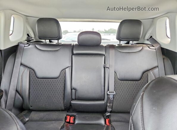 3C4NJCBB1LT230074 2020 JEEP COMPASS White Вид задніх сидінь
