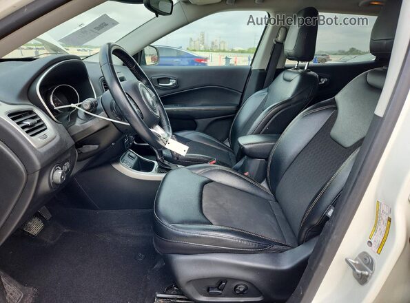 3C4NJCBB1LT230074 2020 JEEP COMPASS White Вид салону спереду