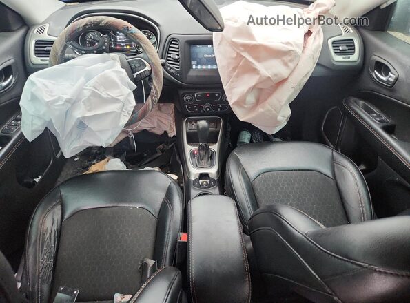 3C4NJCBB3KT773375 2019 JEEP COMPASS Синий Вид панели приборов