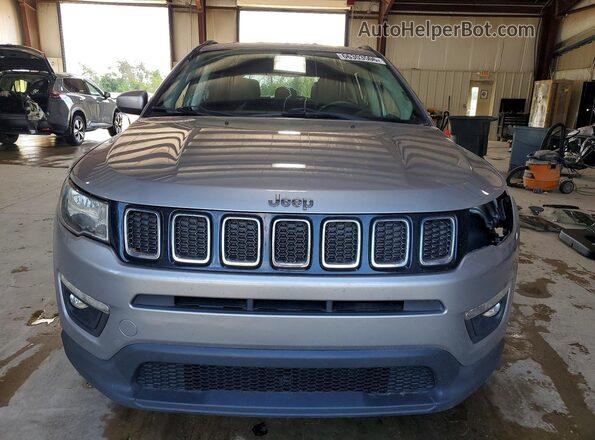 3C4NJCBB4HT605835 2017 JEEP COMPASS Silver Front view