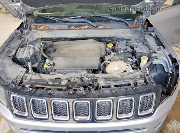 3C4NJCBB4HT605835 2017 JEEP COMPASS Silver Engine compartment view