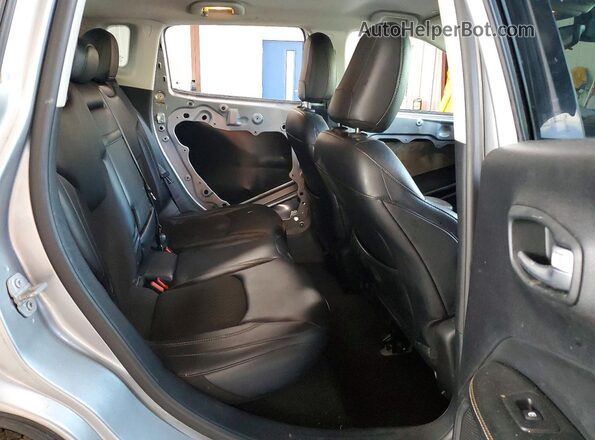 3C4NJCBB4HT605835 2017 JEEP COMPASS Silver Rear interior view
