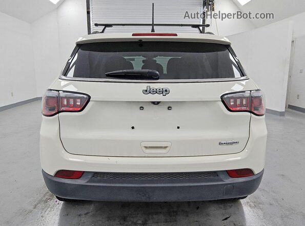 3C4NJCBB7KT755994 2019 JEEP COMPASS White უკანა ხედი