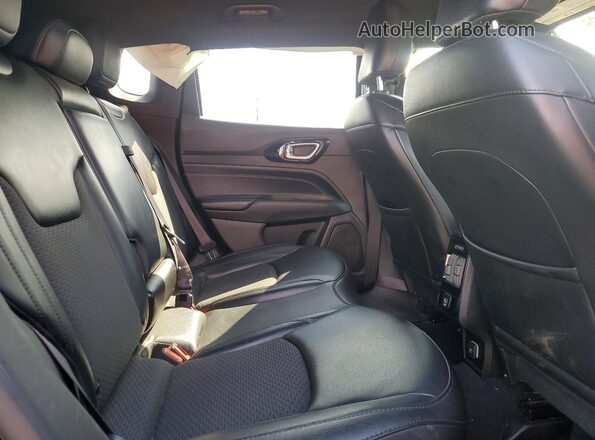 3C4NJCBBXNT211008 2022 JEEP COMPASS Black Вид задньої частини салону