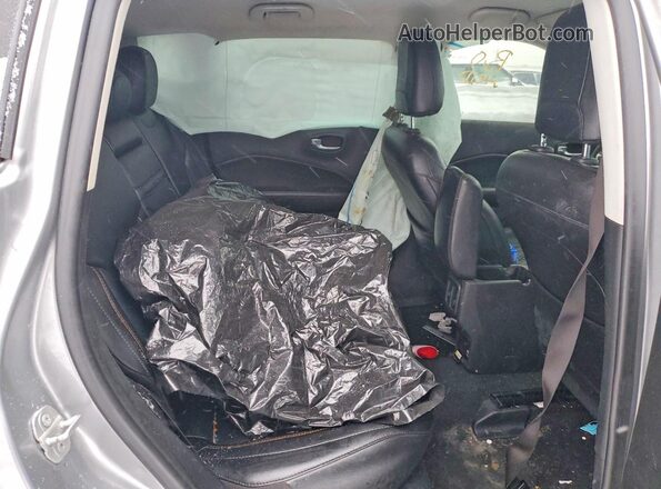 3C4NJCCB6KT755449 2019 JEEP COMPASS Серебряный Вид задней части салона