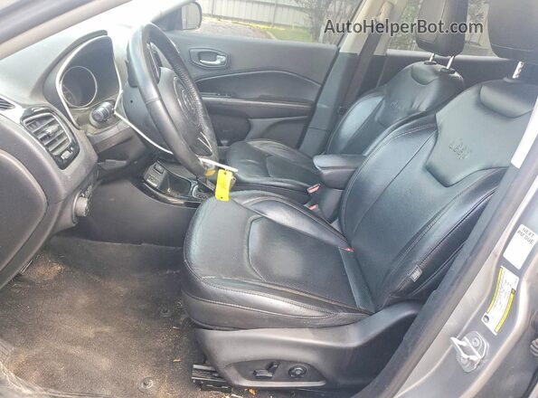 3C4NJCCB9JT406736 2018 JEEP COMPASS Gray Вид салону спереду