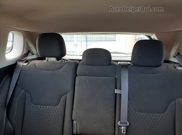 3C4NJDAB3MT561182 2021 JEEP COMPASS Red Rear seats view