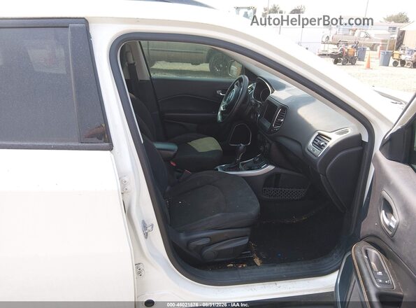 3C4NJDAB8JT126699 2018 JEEP COMPASS White წინა სალონის ხედი