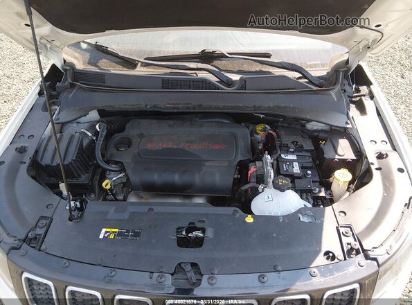 3C4NJDAB8JT126699 2018 JEEP COMPASS White უკანა ხედი