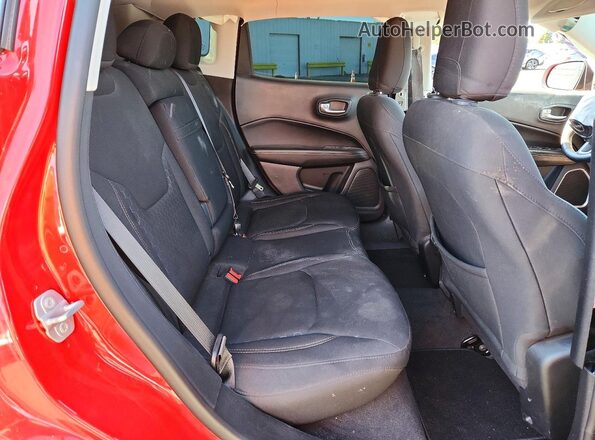 3C4NJDAB8JT135807 2018 JEEP COMPASS Red Հետևի նստատեղերի տեսք