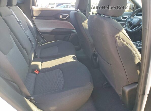 3C4NJDAN2RT106812 2024 JEEP COMPASS White Սալոնի հետևի տեսք