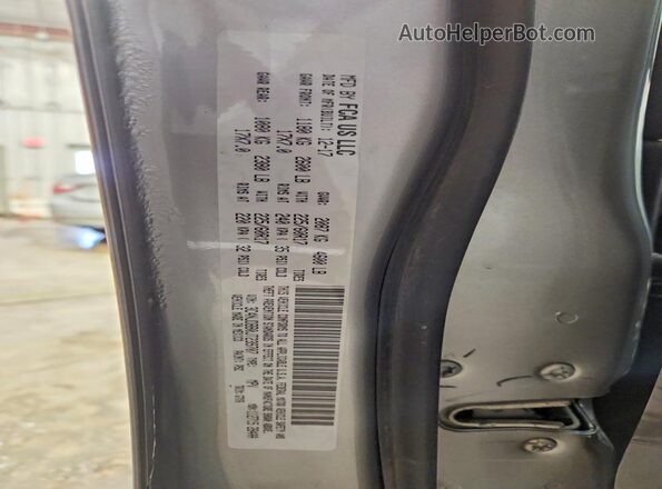 3C4NJDBB0JT239707 2018 JEEP COMPASS Silver Widok naklejki z numerem VIN