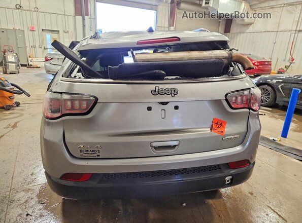 3C4NJDBB0JT239707 2018 JEEP COMPASS Silver Widok z tyłu