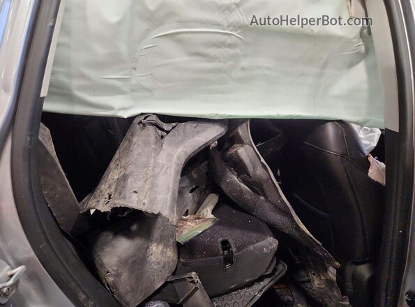 3C4NJDBB0JT239707 2018 JEEP COMPASS Silver Widok wnętrza z tyłu