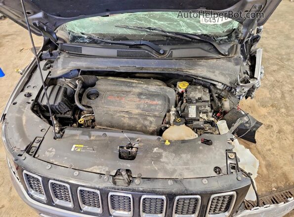3C4NJDBB0JT239707 2018 JEEP COMPASS Silver Widok komory silnika