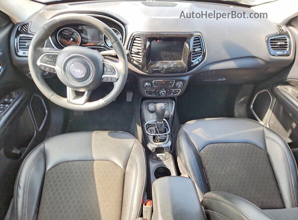 3C4NJDBB0MT592811 2021 JEEP COMPASS Серебряный Вид панели приборов