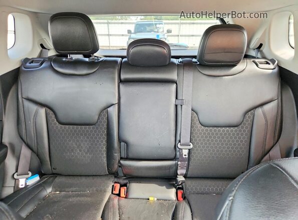 3C4NJDBB0MT592811 2021 JEEP COMPASS Серебряный Вид задних сидений