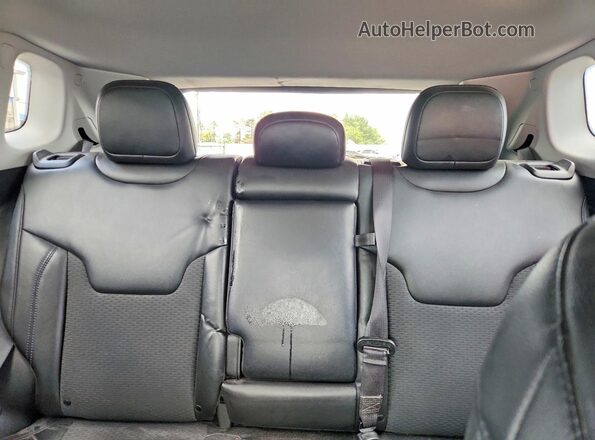3C4NJDBB0NT236604 2022 JEEP COMPASS White Вид задніх сидінь
