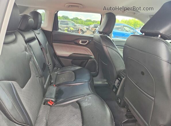 3C4NJDBB0NT236604 2022 JEEP COMPASS White Вид задньої частини салону