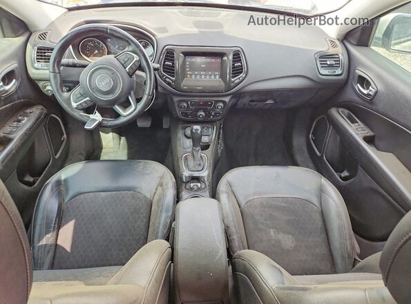 3C4NJDBB2JT394386 2018 JEEP COMPASS White Вид панелі приладів