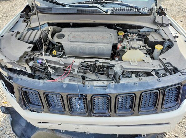 3C4NJDBB2JT394386 2018 JEEP COMPASS White Вид задньої частини салону