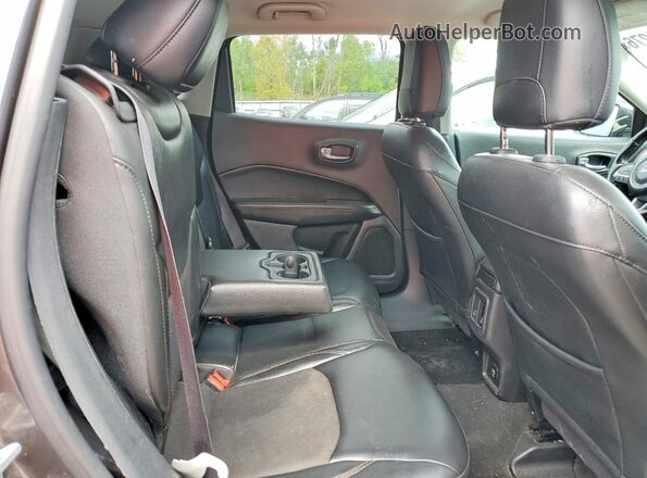 3C4NJDBB3JT303044 2018 JEEP COMPASS Gray Вид задньої частини салону