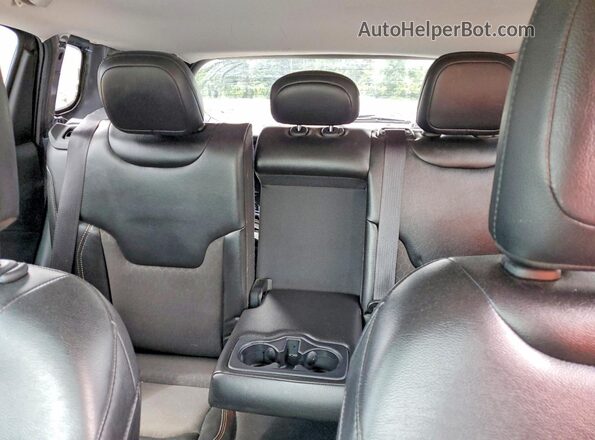 3C4NJDBB3JT303044 2018 JEEP COMPASS Gray Вид задніх сидінь