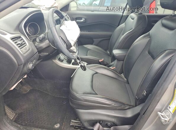 3C4NJDBB3KT728944 2019 JEEP COMPASS Gray Front interior view