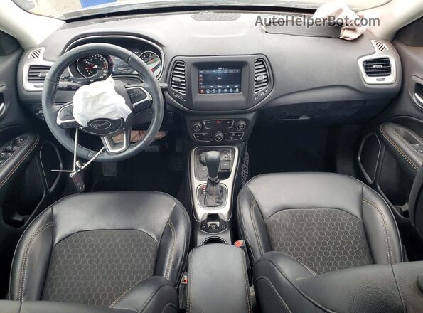 3C4NJDBB3KT728944 2019 JEEP COMPASS Gray Dashboard view