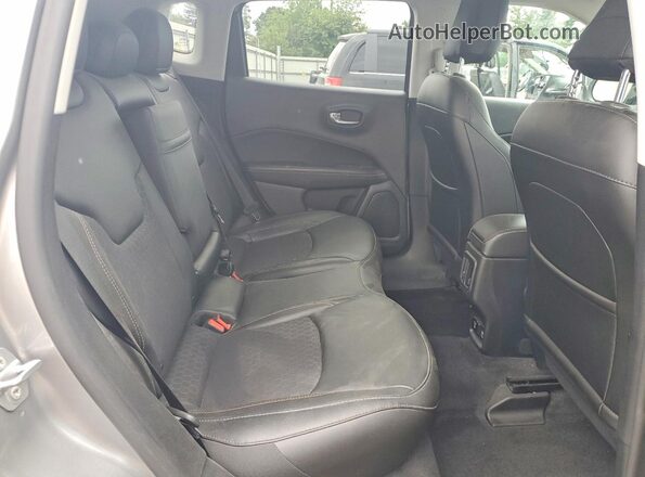 3C4NJDBB3KT728944 2019 JEEP COMPASS Gray Rear interior view