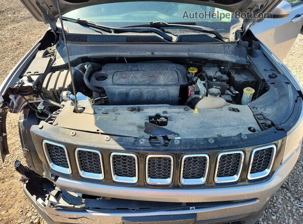 3C4NJDBB4JT153154 2018 JEEP COMPASS Silver უკანა სალონის ხედი