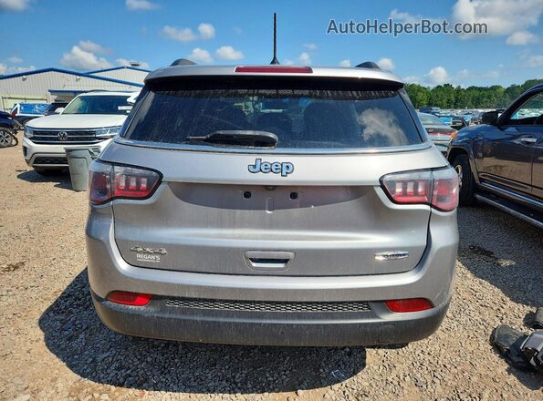 3C4NJDBB4JT153154 2018 JEEP COMPASS Silver უკანა ხედი