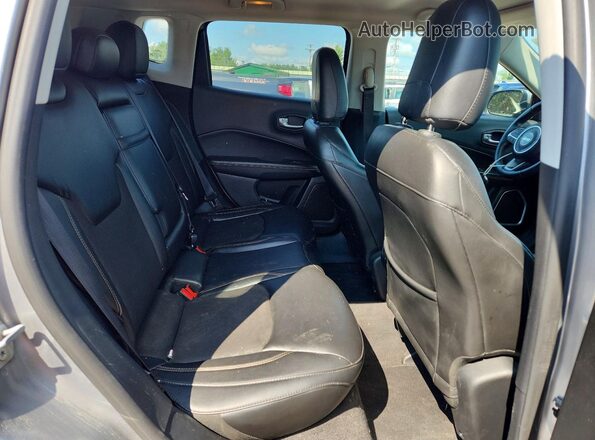 3C4NJDBB4JT153154 2018 JEEP COMPASS Silver უკანა სავარძლების ხედი