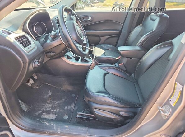3C4NJDBB4JT153154 2018 JEEP COMPASS Silver წინა სალონის ხედი