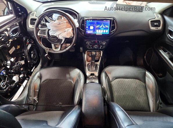 3C4NJDBB4LT239695 2020 JEEP COMPASS Черный Вид панели приборов