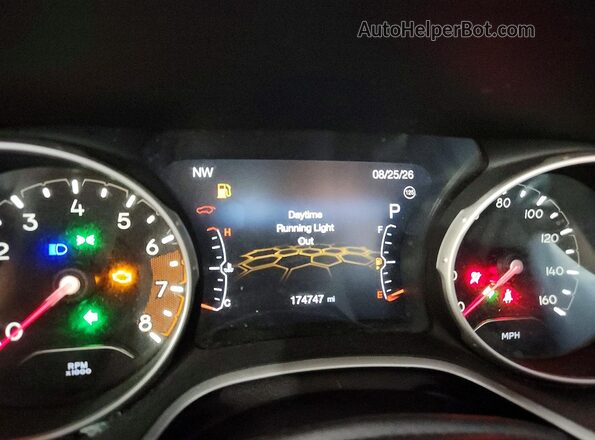 3C4NJDBB4LT239695 2020 JEEP COMPASS Черный Вид щитка приборов