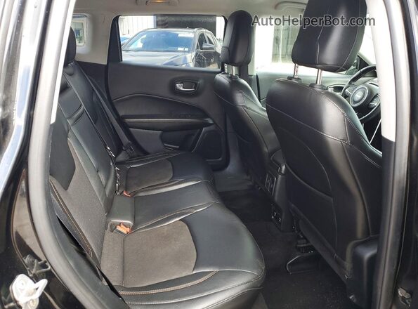 3C4NJDBB6JT261615 2018 JEEP COMPASS Black Rear interior view