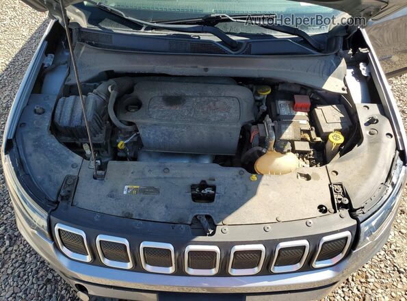 3C4NJDBB8NT123984 2022 JEEP COMPASS Silver Շարժիչի բաժամունքի տեսք
