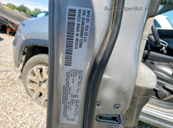 3C4NJDBB8NT123984 2022 JEEP COMPASS Silver VIN կոդի պիտակի տեսք