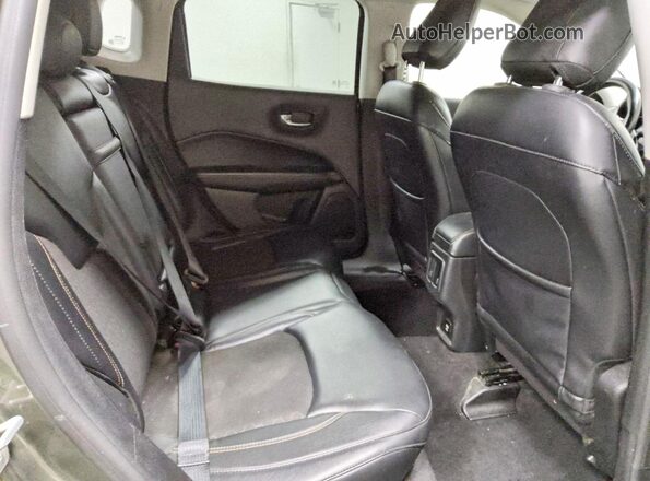 3C4NJDBBXHT672140 2017 JEEP COMPASS Green Vista interior trasera