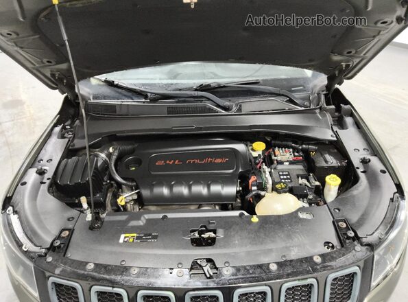 3C4NJDBBXHT672140 2017 JEEP COMPASS Green 