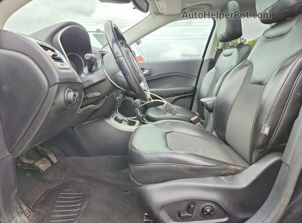 3C4NJDBBXJT161565 2018 JEEP COMPASS Черный Вид салона спереди