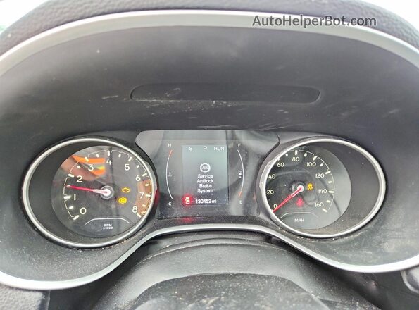 3C4NJDBBXJT161565 2018 JEEP COMPASS Черный Вид щитка приборов