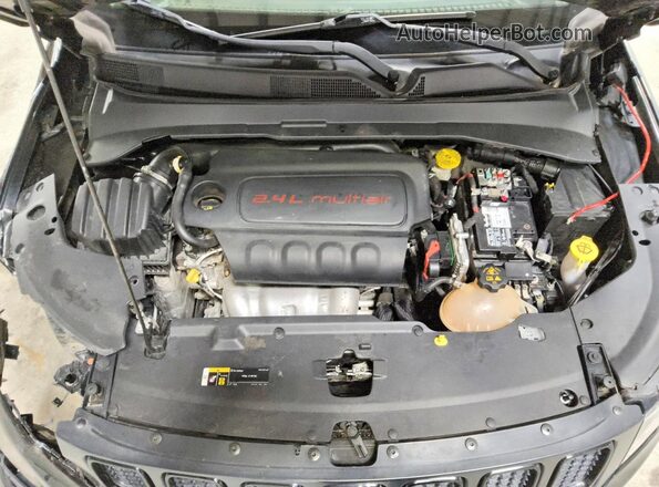 3C4NJDBBXMT591746 2021 JEEP COMPASS Черный Вид подкапотного пространства