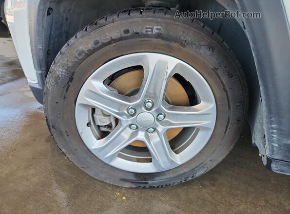 3C4NJDBN0PT561671 2023 JEEP COMPASS White Սալոնի 360 աստիճան տեսք