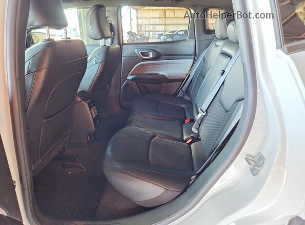 3C4NJDBN0ST544524 2025 JEEP COMPASS Белый Вид задней части салона