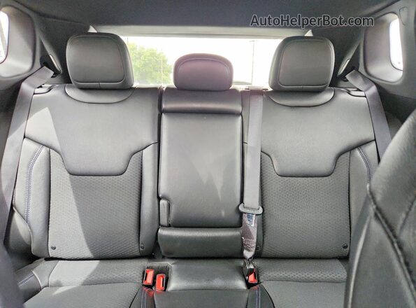 3C4NJDBN0ST619254 2025 JEEP COMPASS Red Vista de los asientos traseros