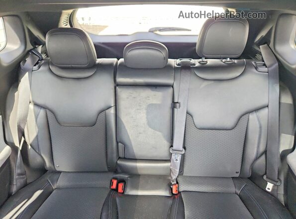 3C4NJDBN1ST547691 2025 JEEP COMPASS White Vista de los asientos traseros